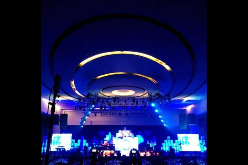 Blue LED ceiling rings with AV-lit stage