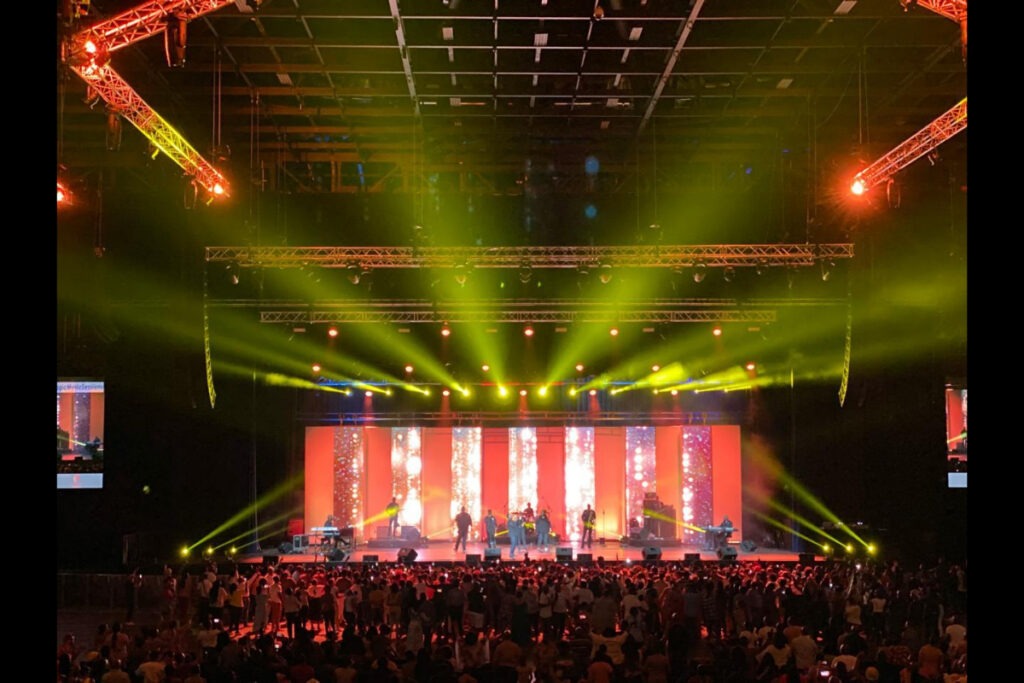 Concert LED wall with green-yellow AV lights