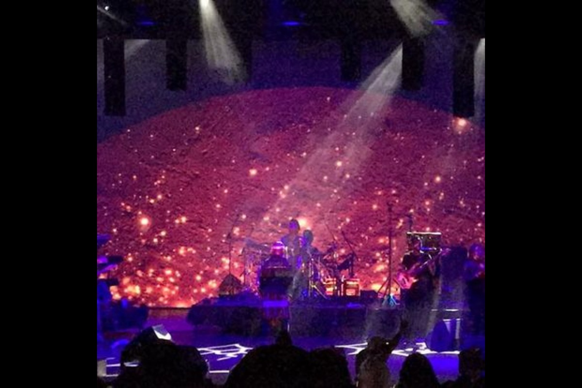 LED screen content and lighting design for live-streamed concert