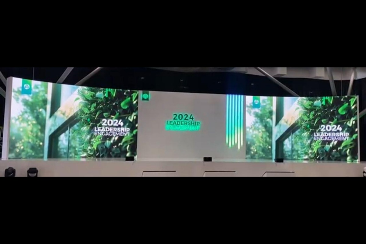 LED wall display for stage presentation – high-res indoor setup