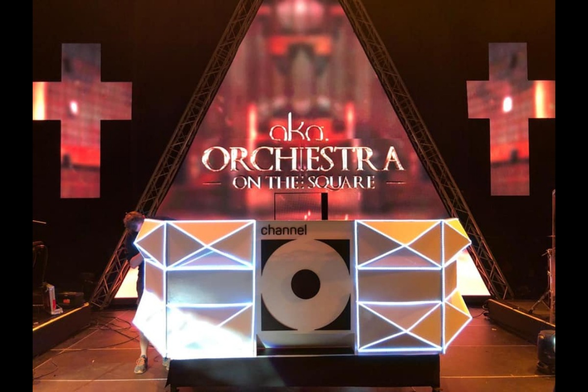 Scenic triangle concert stage – Cape Town live show