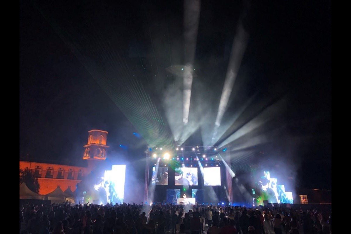 Outdoor stage with projection effects – South Africa build