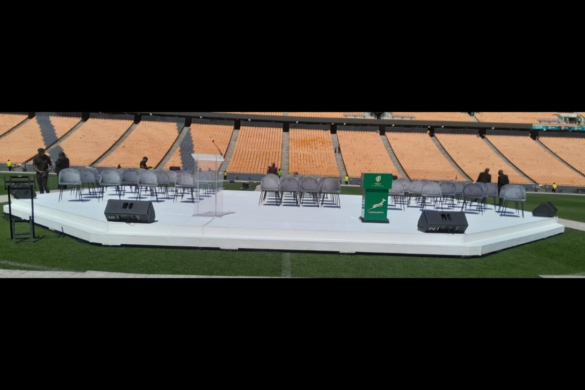 Temporary seating and event stage setup – Cape Town